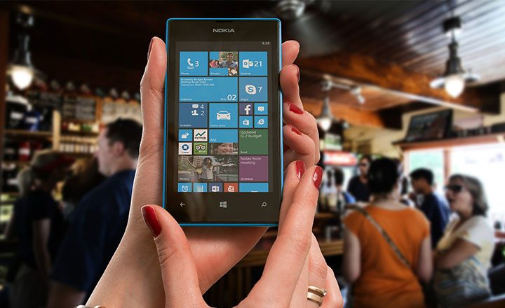 Telefon mobil Nokia Lumia cu Windows Phone