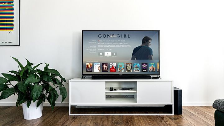 Netfix, HBO, Amazon, Apple, Disney – filme si seriale online: tarife, avantaje, dezavantaje