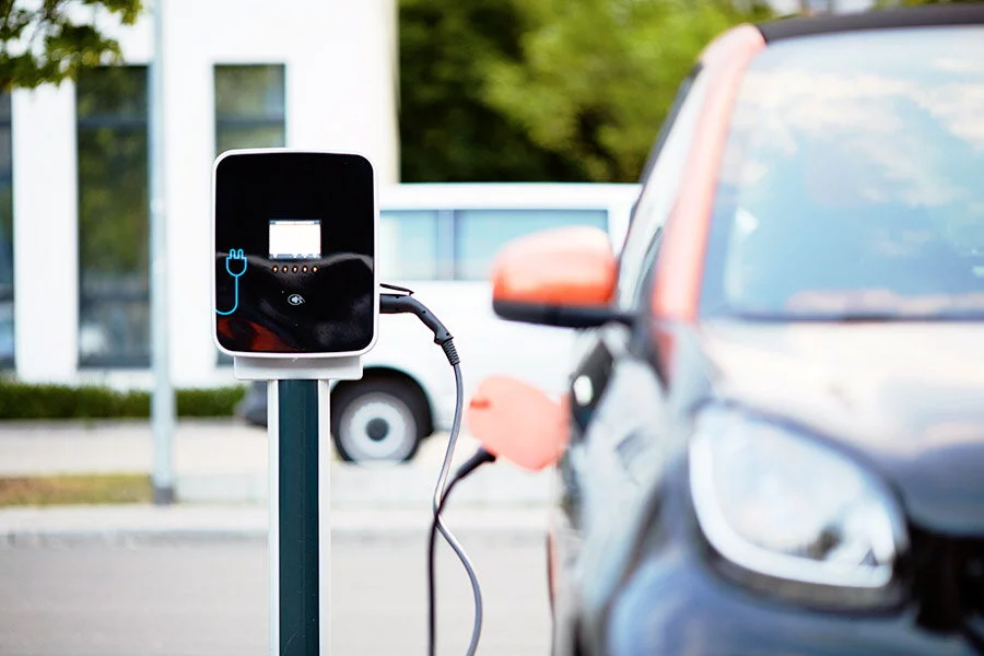 Calcul: costul incarcarii masinii electrice versus benzina, diesel si GPL