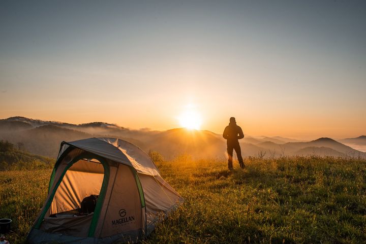 Echipament pentru hiking si trekking: ce iti trebuie pentru plimbari in natura
