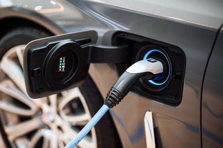 Opinie: sunt masinile electrice viitorul sau doar o solutie de moment?