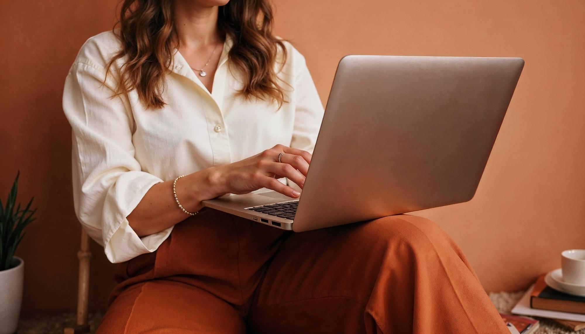 Laptop pentru muncă de acasă: ghid pentru o alegere productivă