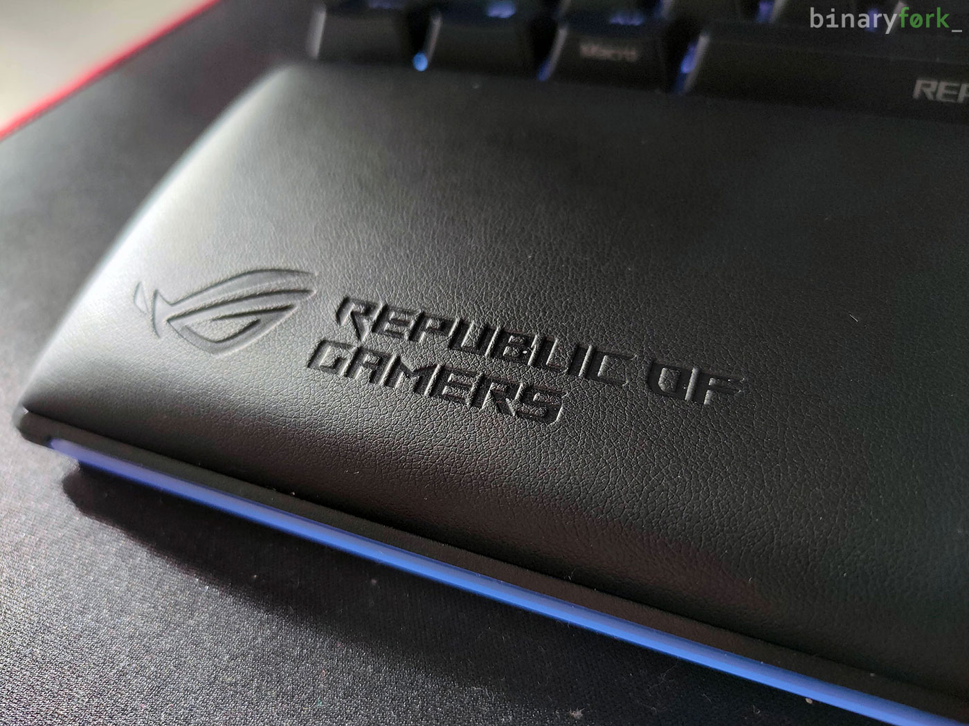 ASUS ROG Strix Flare II Animate ROG logo palm rest