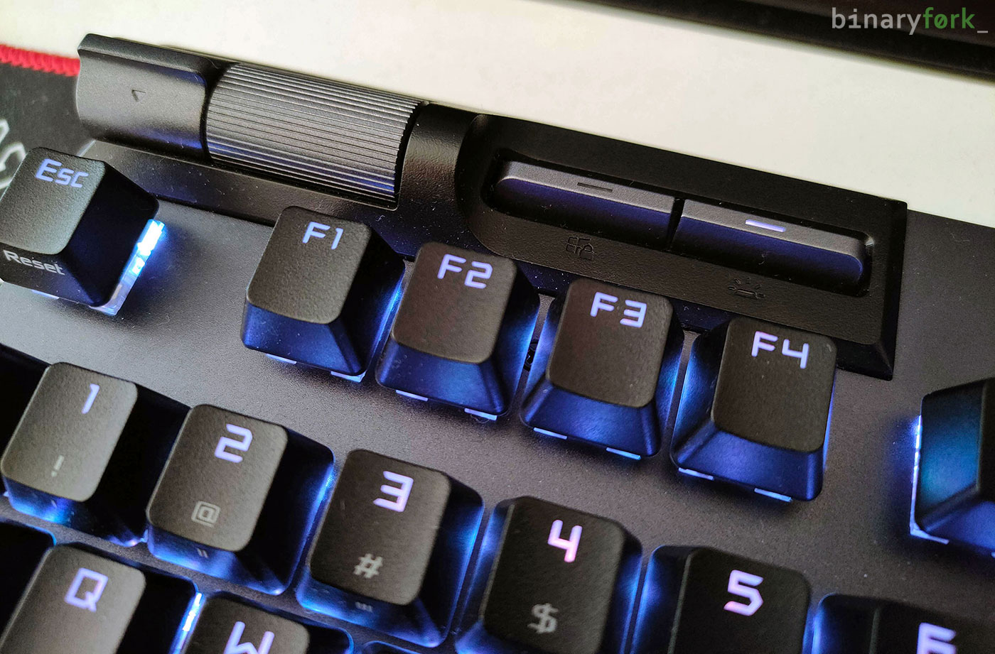 ASUS ROG Strix Flare II Animate media controller wheel