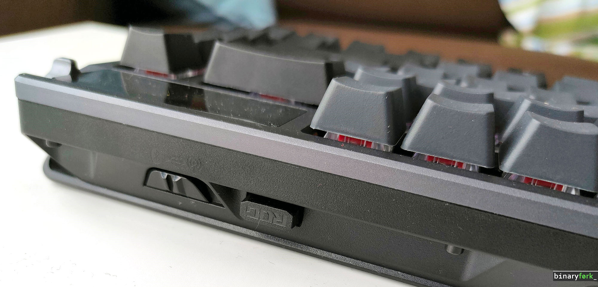 asus rog azoth connection switch and receiver