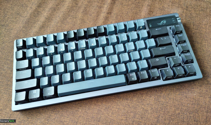 Review ASUS ROG Azoth: Experiența tastaturii mecanice personalizate fără complicații