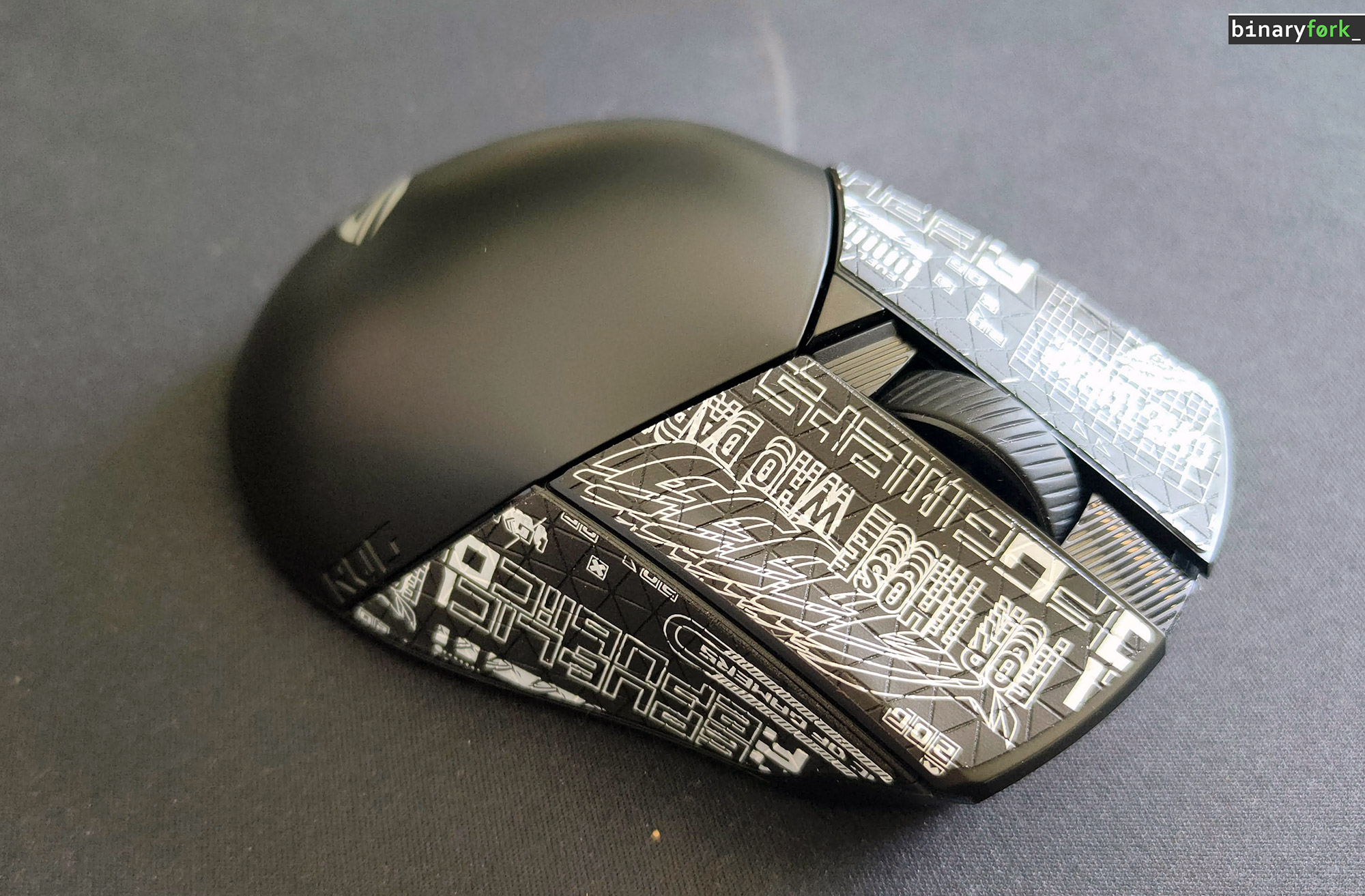 asus rog gladius III aimpoint front right side view with stickers