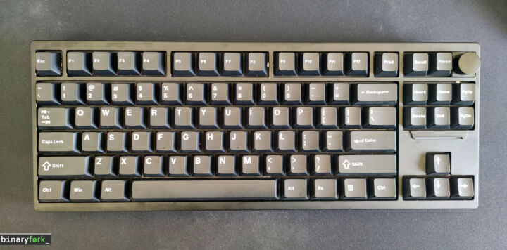 Review Epomaker P87: tastatură TKL din aluminiu construită ca un tanc