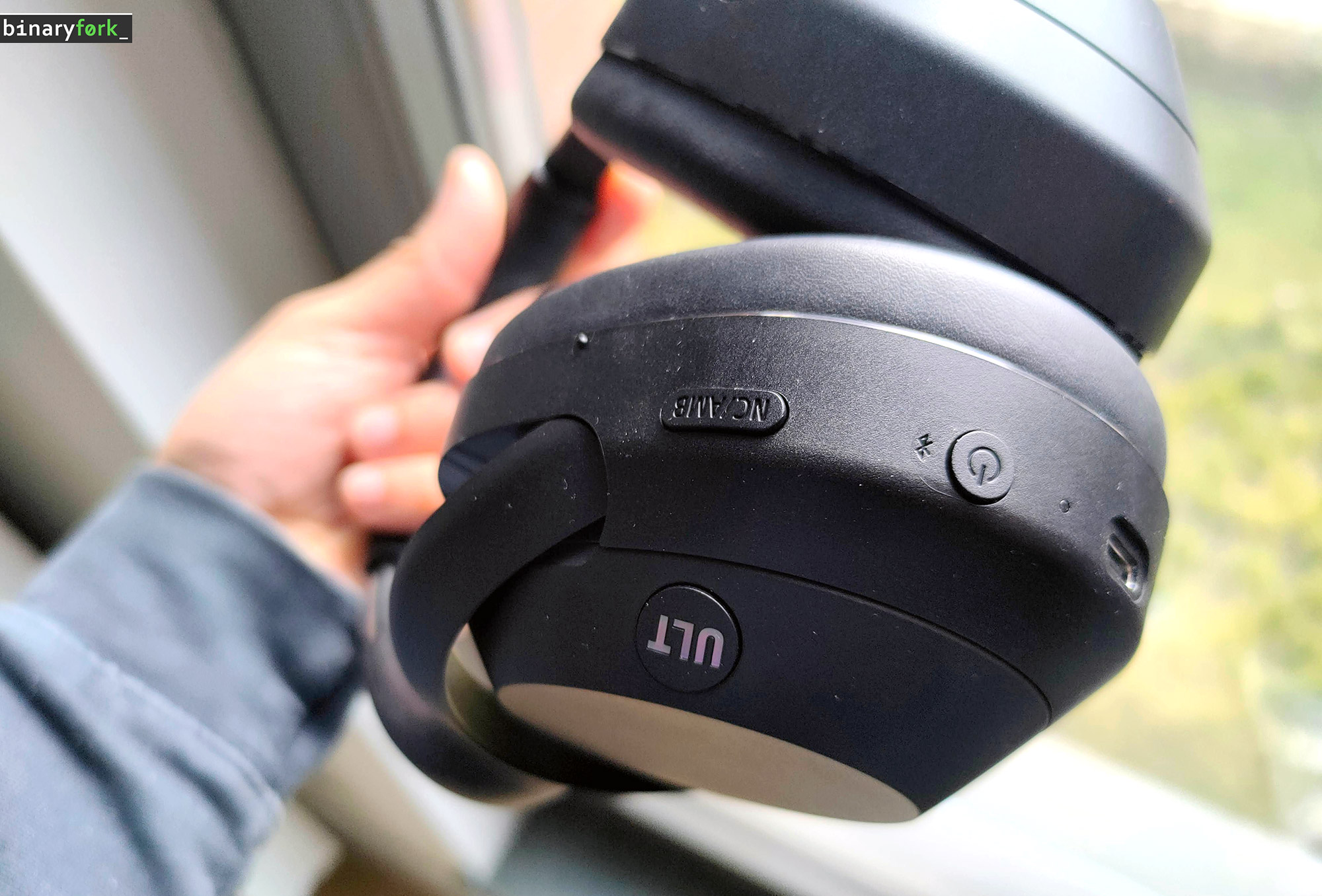 sony ult wear noise cancelling headphones buttons